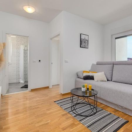 Apartment Roni + Besplatan Parking Zadar Zewnętrze zdjęcie