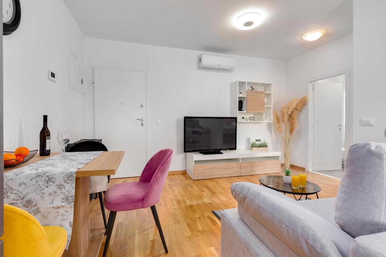 Apartment Roni + Besplatan Parking Zadar Zewnętrze zdjęcie