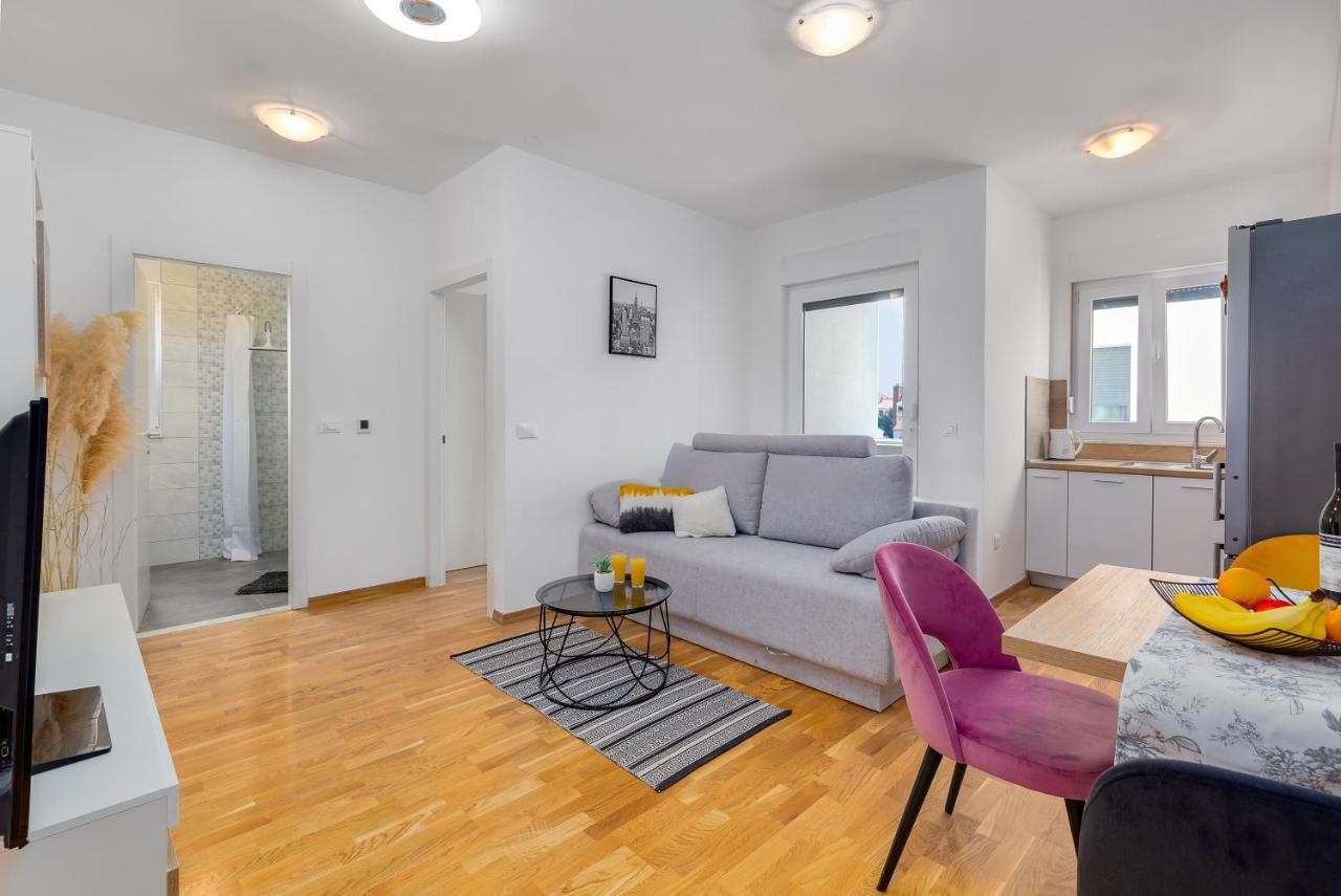 Apartment Roni + Besplatan Parking Zadar Zewnętrze zdjęcie