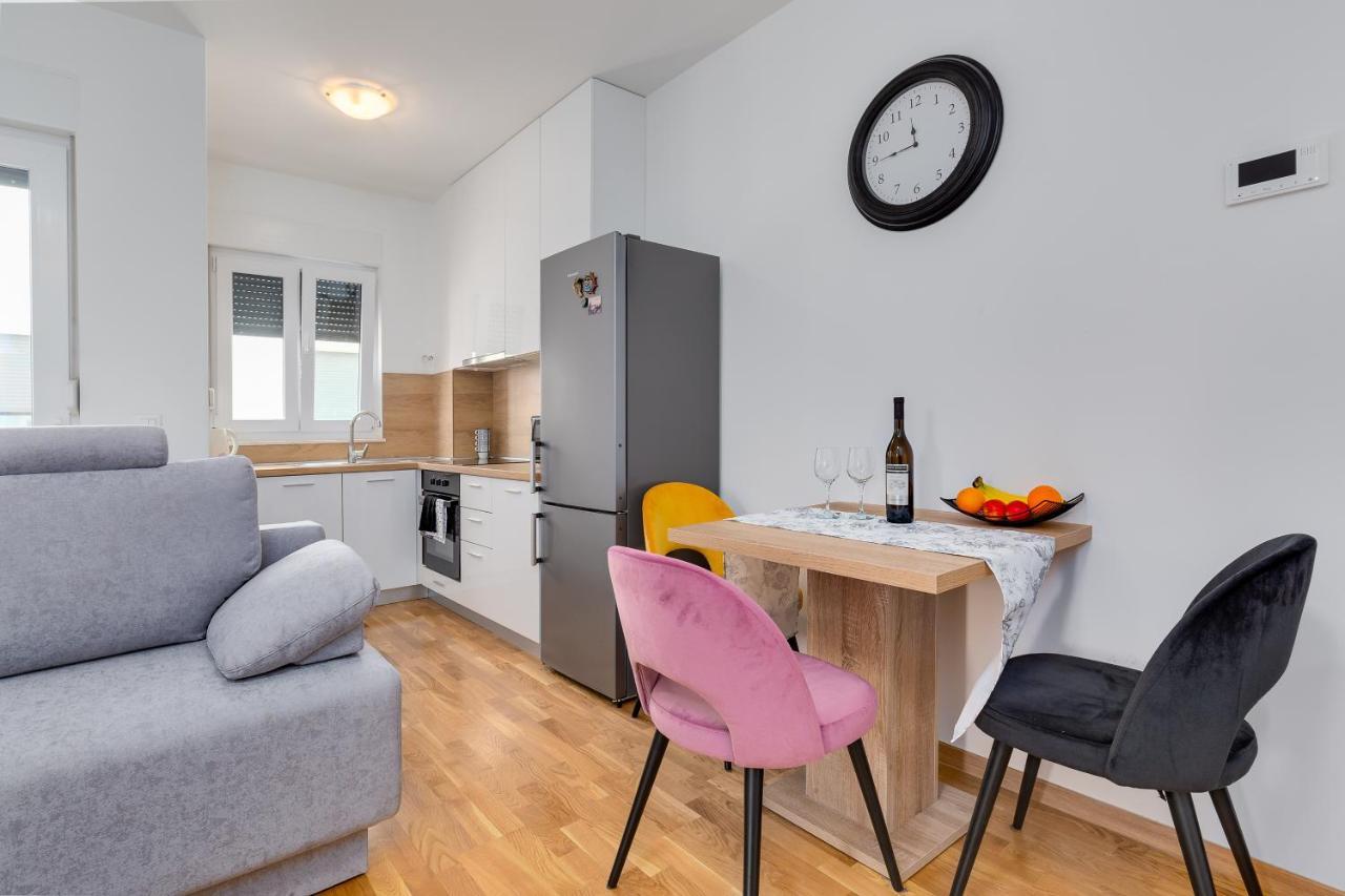 Apartment Roni + Besplatan Parking Zadar Zewnętrze zdjęcie