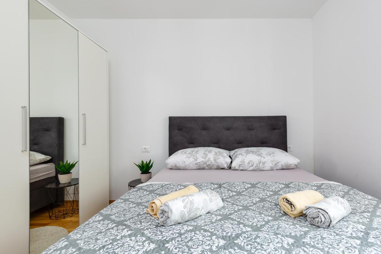Apartment Roni + Besplatan Parking Zadar Zewnętrze zdjęcie