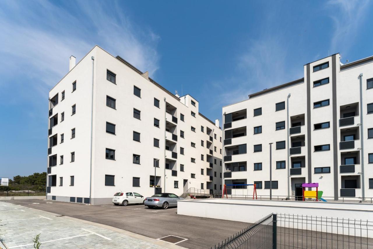 Apartment Roni + Besplatan Parking Zadar Zewnętrze zdjęcie