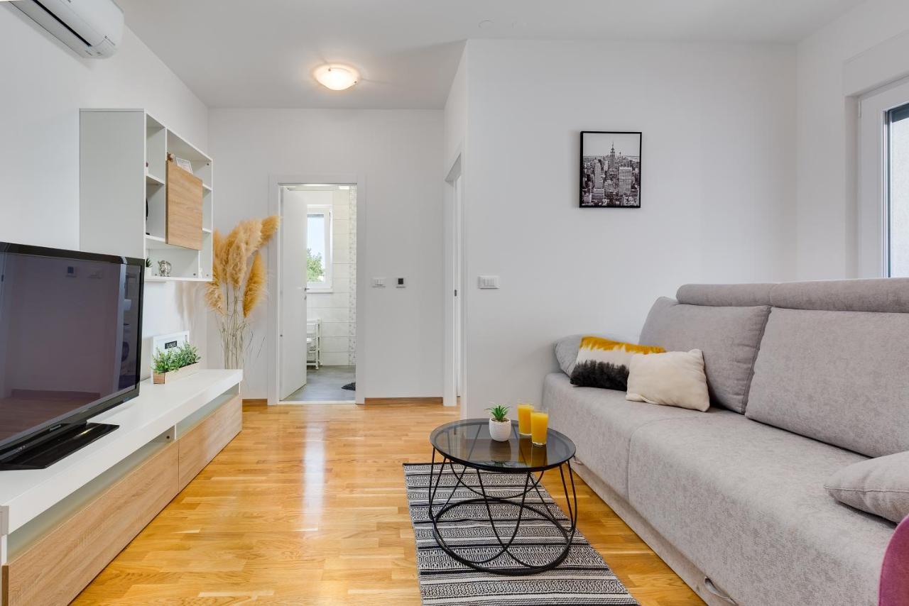 Apartment Roni + Besplatan Parking Zadar Zewnętrze zdjęcie