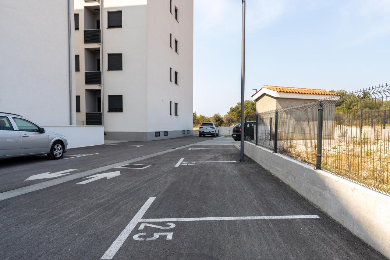Apartment Roni + Besplatan Parking Zadar Zewnętrze zdjęcie