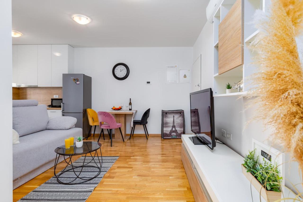 Apartment Roni + Besplatan Parking Zadar Zewnętrze zdjęcie